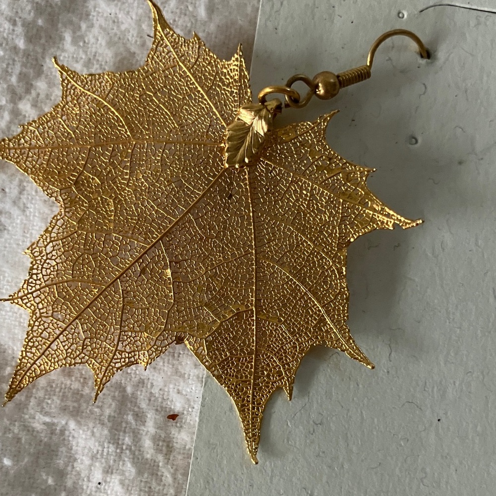 Real Maple Leaves Covered with 18K Gold Hand-crafted Vintage Earrings - Picture 4 of 6